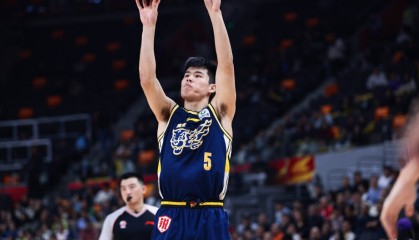 开云体育中心-看了焦泊乔被杜锋挥拳臭骂的惨状，才知道，家政为什么一直是替补