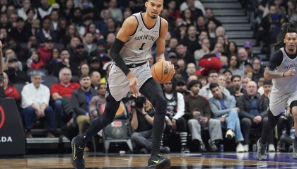 开云体育中心-NBA彩经：湖人主场小胜国王 掘金击退森林狼  骑士轻取篮网